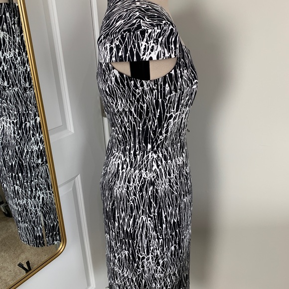 David Meister sheath dress with pleated cap sleeve - Picture 8 of 8